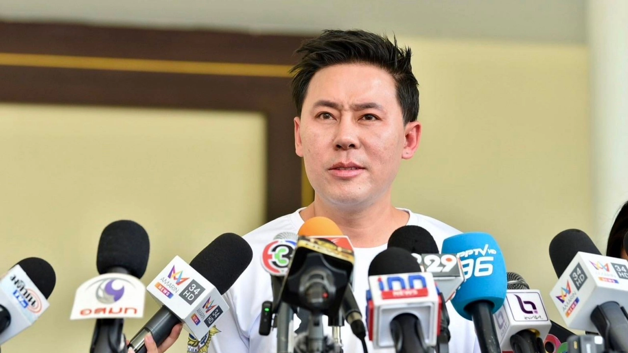 "ทนายตั้ม" ส่งหลักฐานเส้นเงินบิ๊กตำรวจให้ "เรวัช" เผยผู้ใหญ่เตือนให้ระวังตัว