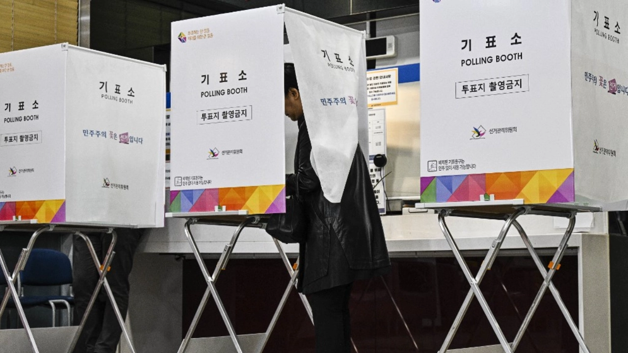 ชาวเกาหลีใต้ทยอยใช้สิทธิเลือกตั้งสมาชิกสภา 300 ที่นั่ง