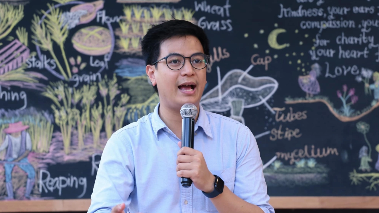 “ไอติม” ปัดตอบ เป็นหัวหน้าพรรคก้าวไกลแถว 3 ชี้ไม่อยากเห็นการยุบพรรคซ้ำๆ