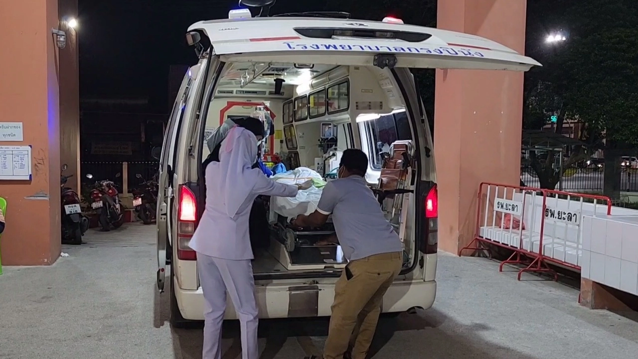 คนร้ายสวมชุดโต๊ป บุกยิง อส.สาหัส ขณะละหมาดในมัสยิด 