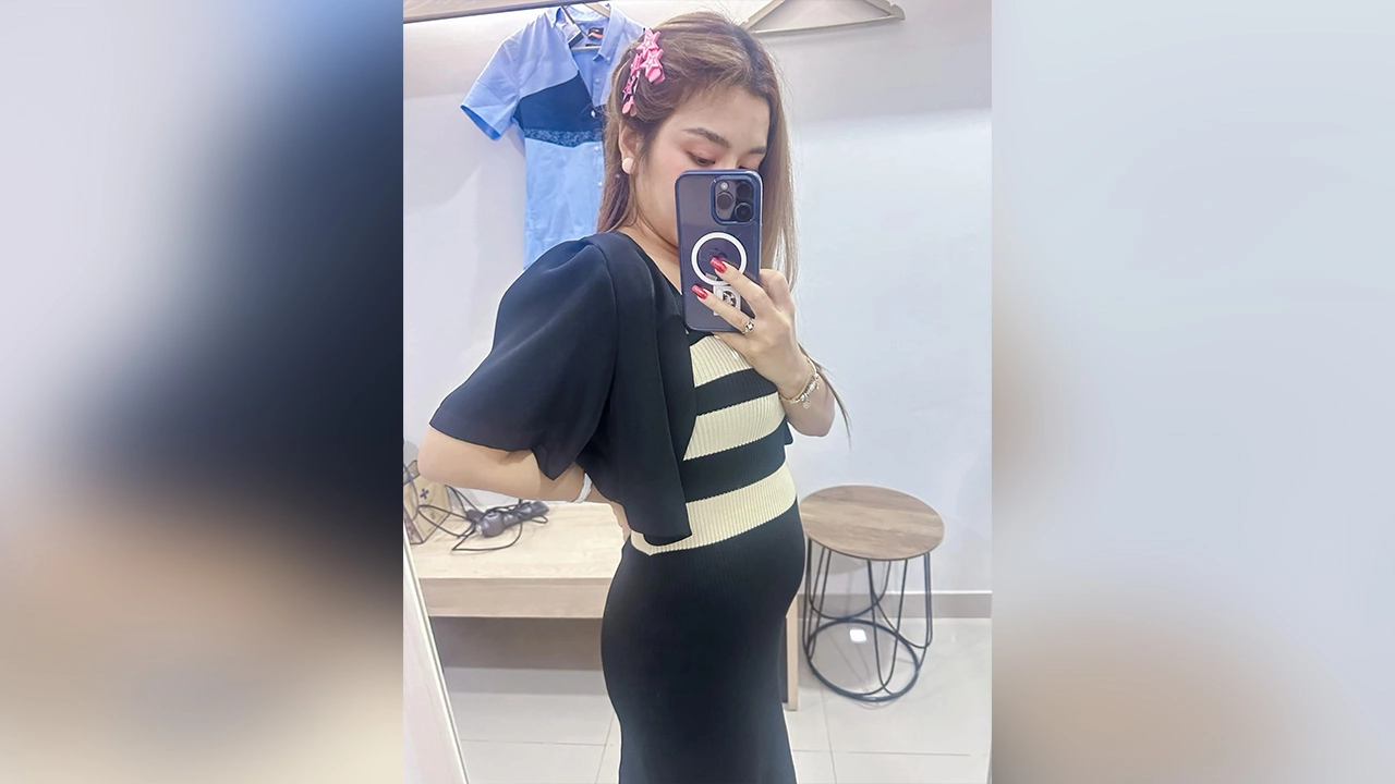 นักร้องสะใภ้เศรษฐีเวียงจันทน์ โพสต์ข้อความสู้ไปด้วยกันนะลูก คนส่งกำลังใจแน่น