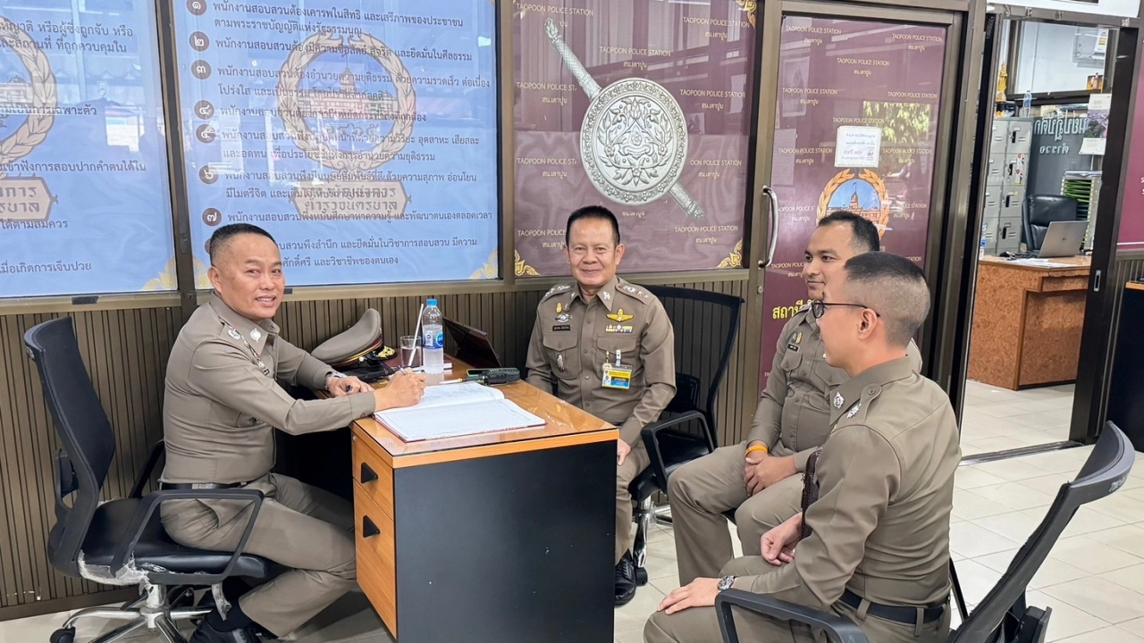 "ผกก.สน.เตาปูน" ยิ้มออก หลัง ผบก.น.2 ตรวจเยี่ยม ช่วยสร้างขวัญกำลังใจ 