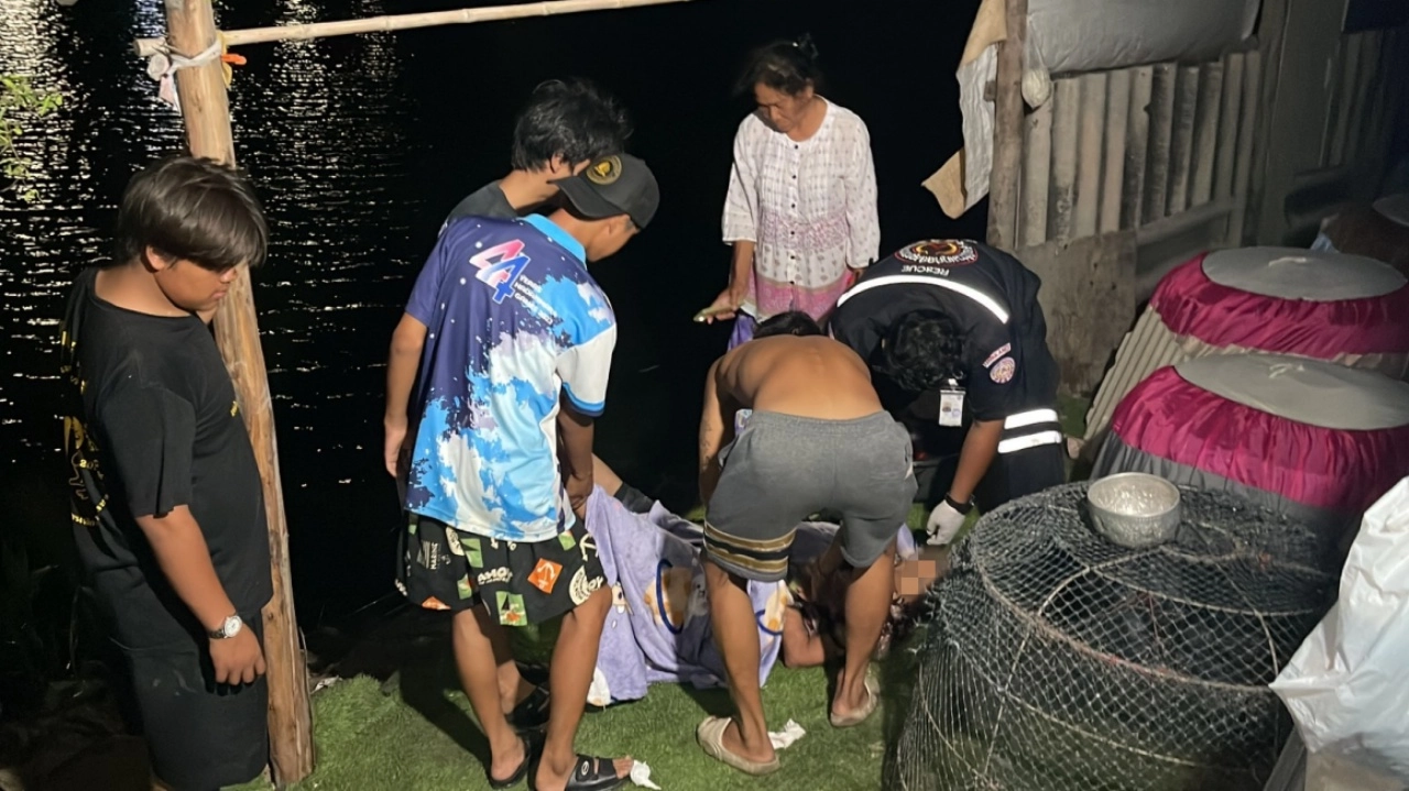 ฮีโร่วัย 14 ช่วยชีวิตหญิงวัย 57 โดดน้ำเพราะแฟนด่าว่า อีแก่