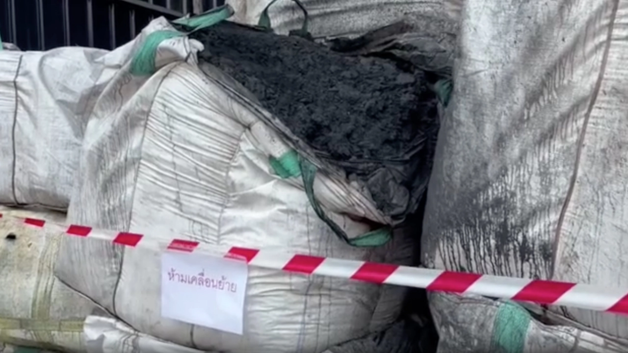 สั่งห้ามเคลื่อนย้าย แคดเมียม ซุกโกดังบ้านบึง ผู้ว่าฯชลบุรี ยันยังไม่มีการหลอม