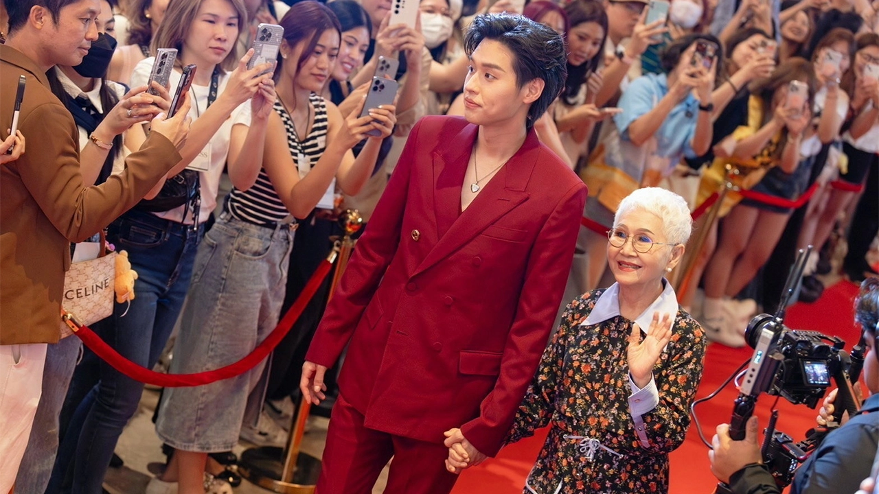 GDH จัดรอบกาลาภาพยนตร์ “หลานม่า” “บิวกิ้น” จูงมือ “ยายแต๋ว” เดินพรมแดง