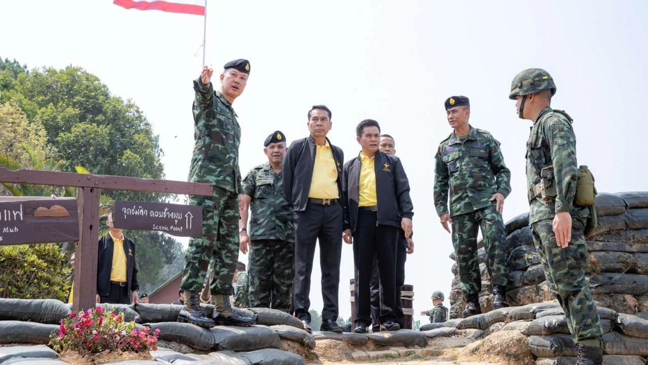 "สุทิน" ขึ้นดอยช้างมูบดูคุมไฟป่า ก่อนเยี่ยม ฉก.ทัพเจ้าตาก-ค่ายขุนเจือง