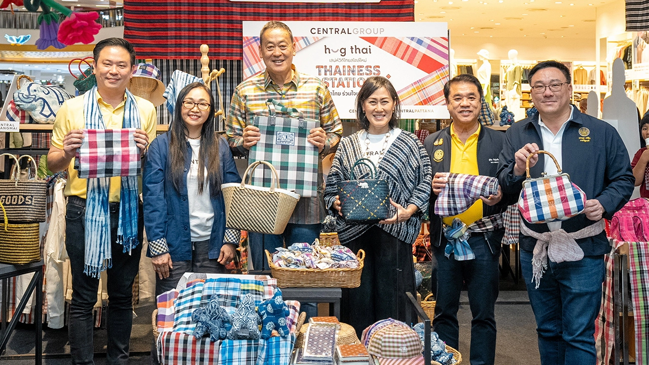 "เศรษฐา ทวีสิน" เยี่ยมชมโครงการ “ฮักไทย เสน่ห์วิถีไทยสไตล์ใหม่ฯ”