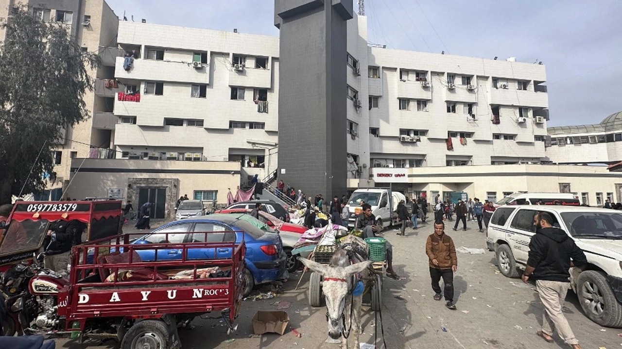 อิสราเอลบุกกลางดึก ยึดโรงพยาบาลกาซา-UN เตือนภาวะอดอยากมาแน่