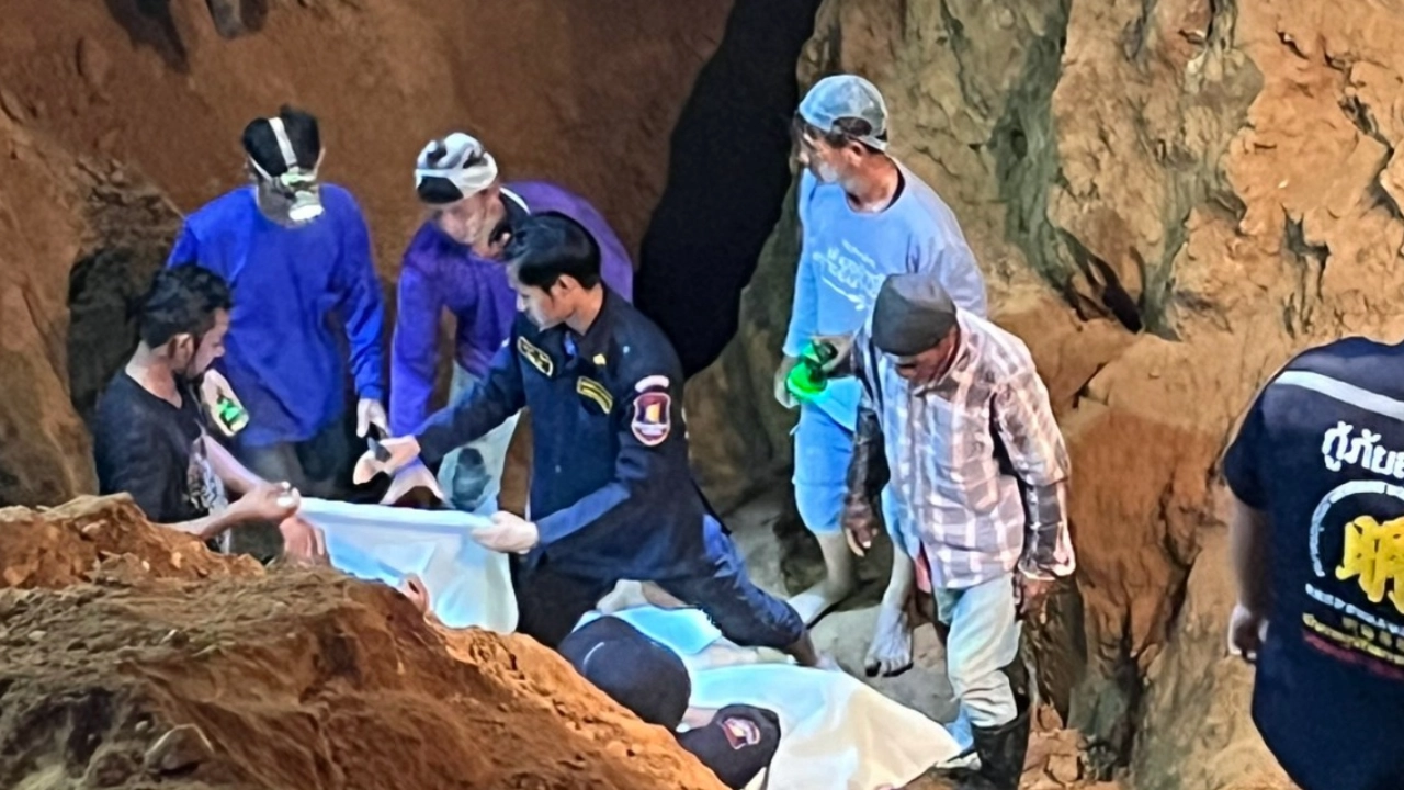 พบร่าง นักขุดทองบางสะพาน ดินถล่มทับเสียชีวิตอยู่ก้นหลุม