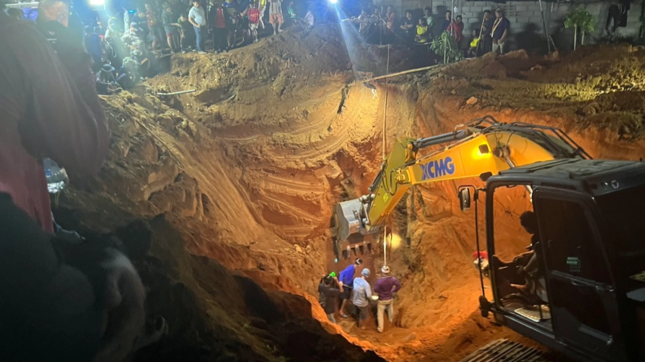   ด่วน ดินถล่มปิดหลุม กลบร่างนักขุดหาทองบางสะพาน ยังไม่รู้ชะตากรรม 