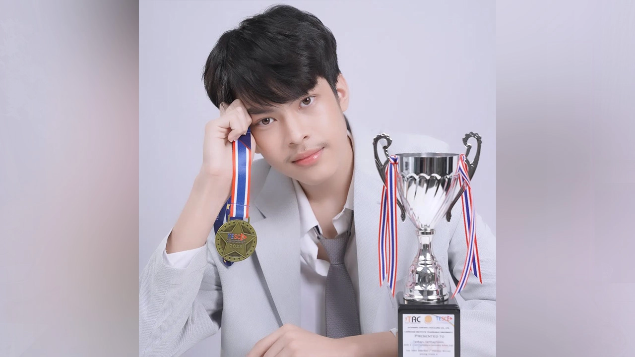 สุดปัง ลูกชายดาราสาวประกวดสุนทรพจน์ภาษาอังกฤษ คว้าอันดับ 1 ของประเทศ