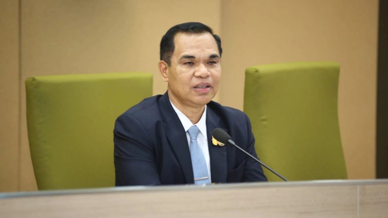 สพฐ. สั่งด่วนสืบสวนหาข้อเท็จจริง ปม "ผอ.โรงเรียน" หวงเก้าอี้