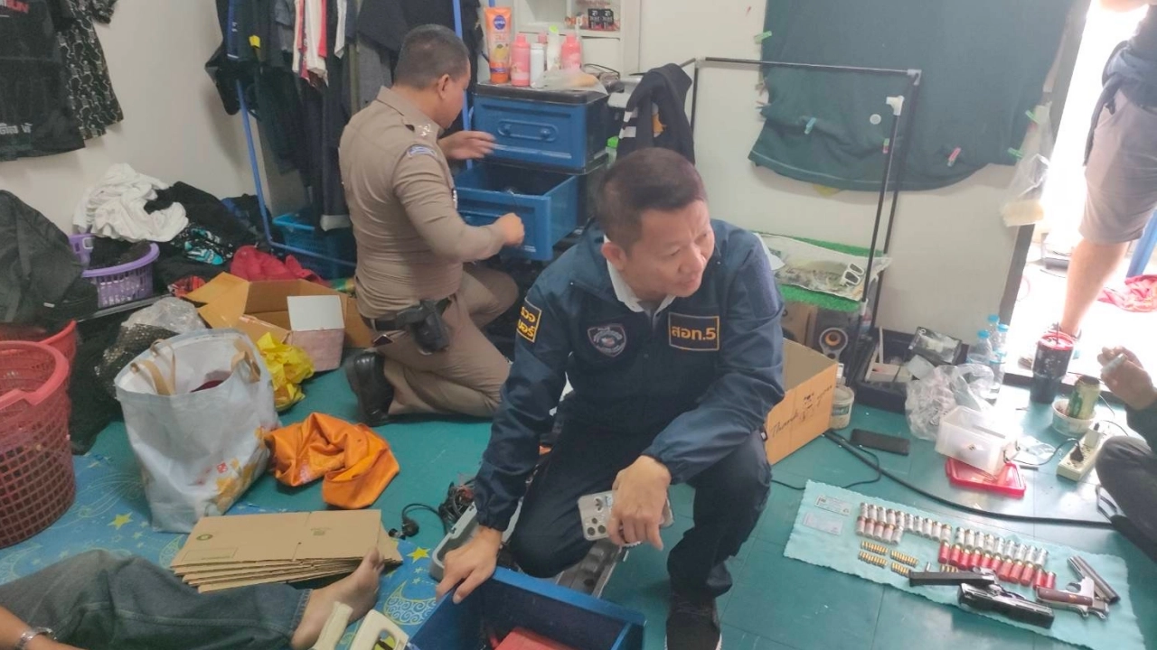 จับปืนเถื่อน ขายออนไลน์ หนุ่มวัย 21 ยอมรับสร้างรายได้ ไม่ต้องทำงานประจำ