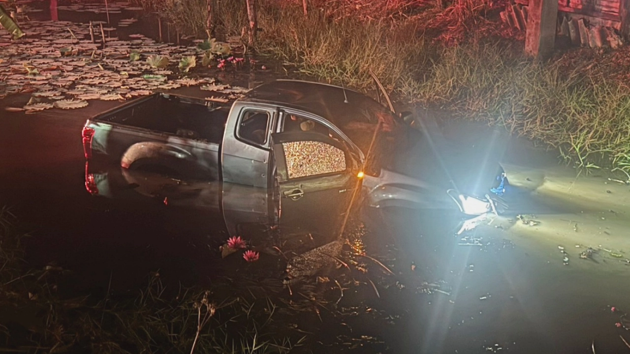 เชียงใหม่โหด ไล่ฆ่าอุกอาจ 2 หนุ่ม ยิงถล่มรถตกคูน้ำ ดับ 1 สาหัส 1 