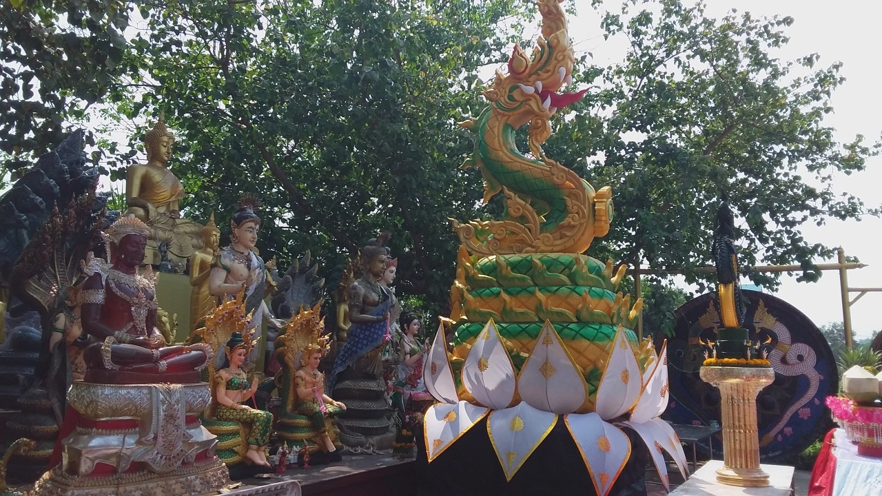 คอหวยยังตาม "เลขเด็ด" จาก "ยอดเงินปากนาค" คำชะโนด ลุ้นโชควันนี้