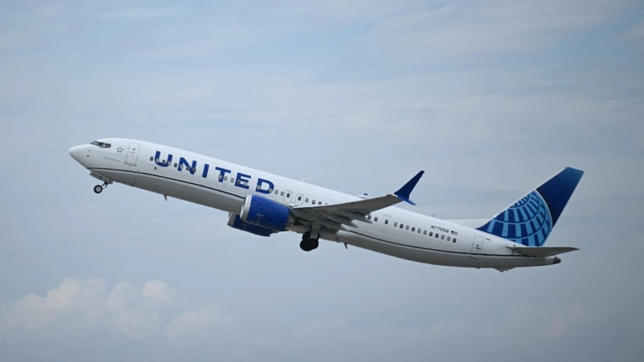 ยูไนเต็ดแอร์ไลน์ระทึกอีก แผ่นใต้ท้องเครื่องหลุดกลางอากาศ