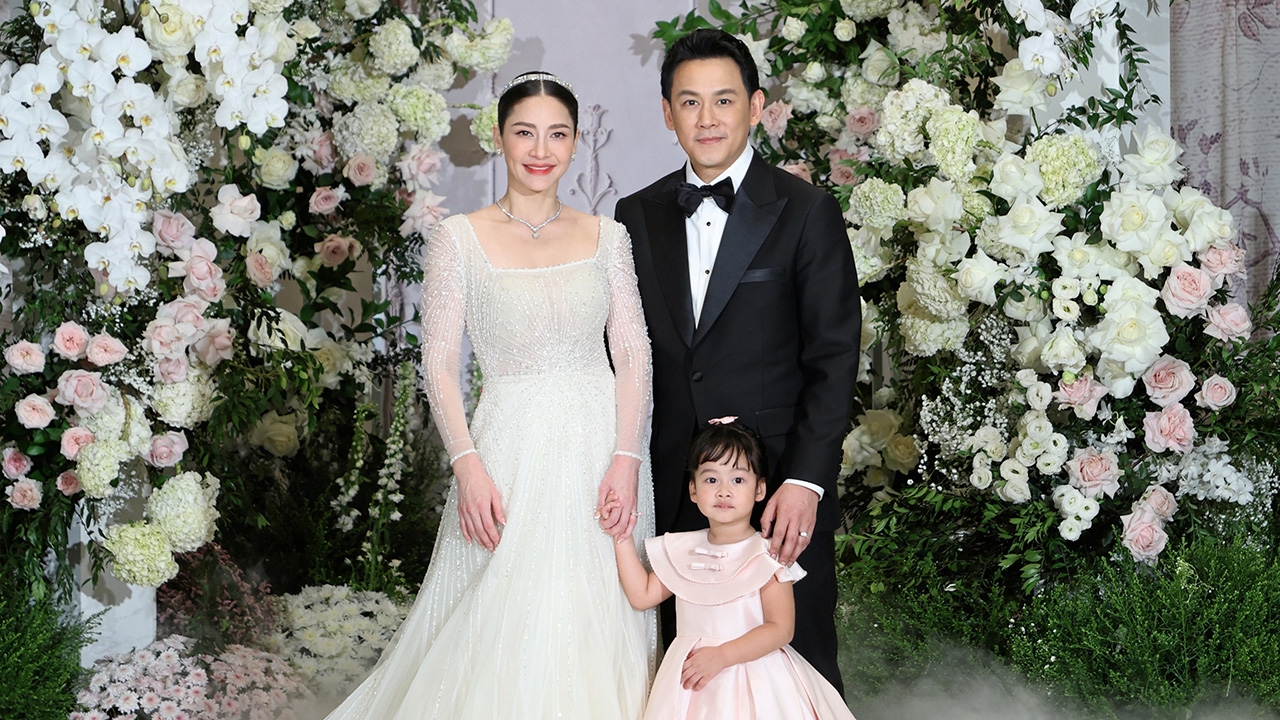 “ฟลุค & นาตาลี” วิวาห์หวานสุดซึ้ง สมการรอคอย “นาตาชา & อชิ” ร่วมเป็นสักขีพยาน