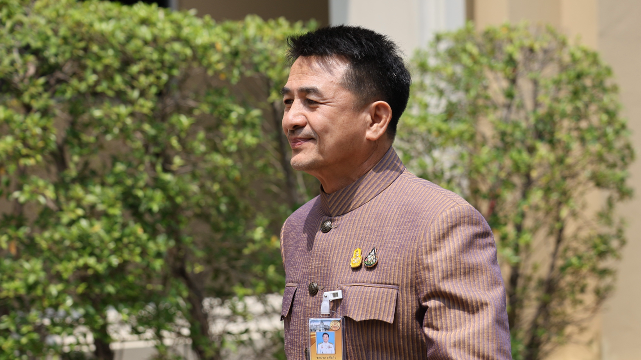 “ชลน่าน” มอง ยุบพรรคการเมือง เหมือนประชาชนถูกละเมิดสิทธิ์ ให้กำลังใจก้าวไกล