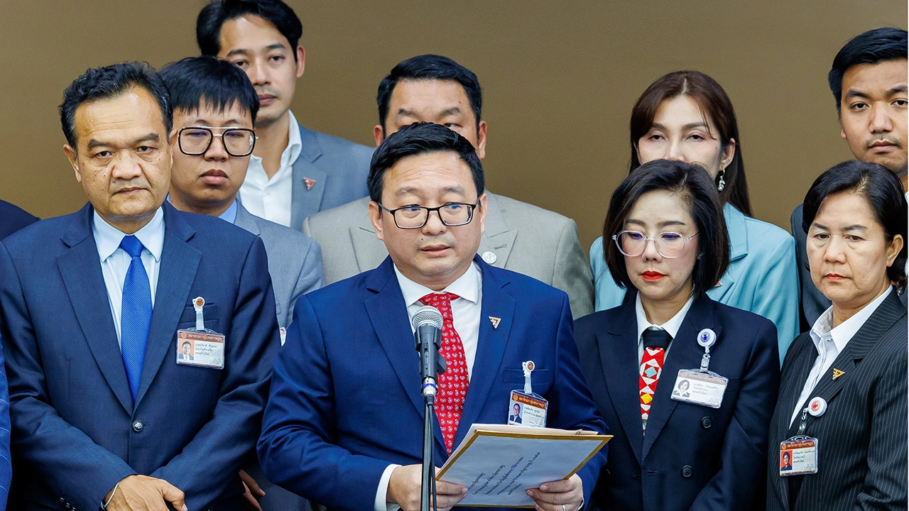 บททดสอบประชาธิปไตยไทย