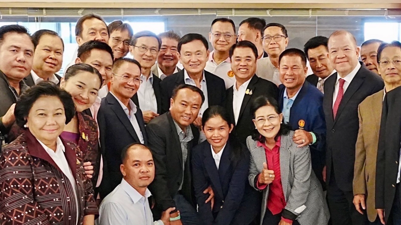 สส.พรรคไทยสร้างไทย ดอดพบ “ทักษิณ” แกนนำเพื่อไทยต้อนรับคึกคัก