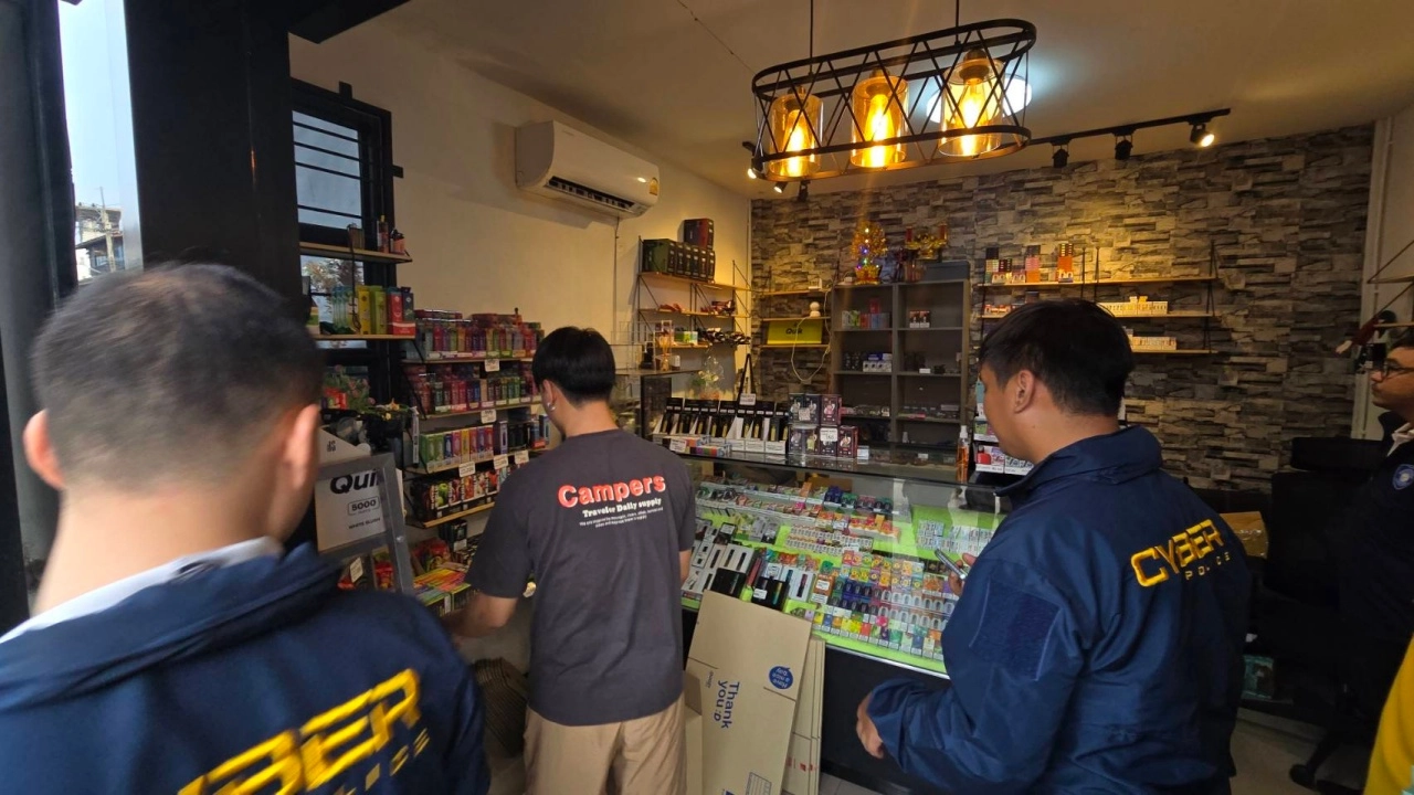 บุกจับบุหรี่ไฟฟ้ารายใหญ่ชลบุรี สารภาพรายได้วันละ 5 แสน เดือนละ 15 ล้าน