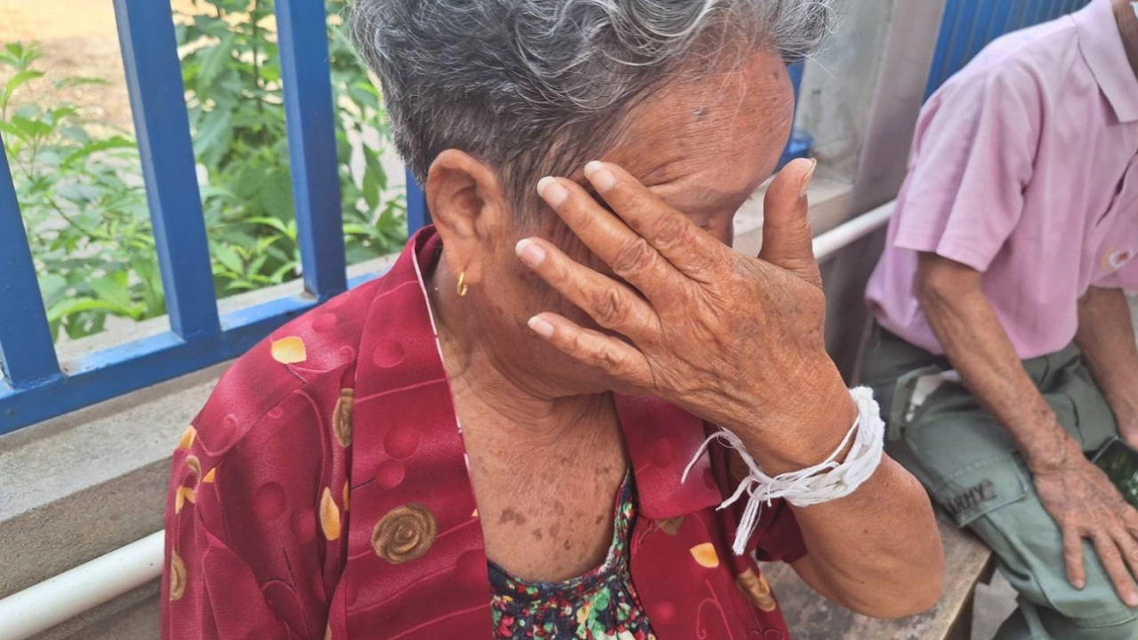 โจรสาวมาคู่ หลอกยาย 72 ขึ้นรถเก๋ง ชิงทอง เงินสด ไปร่วม 2 แสน