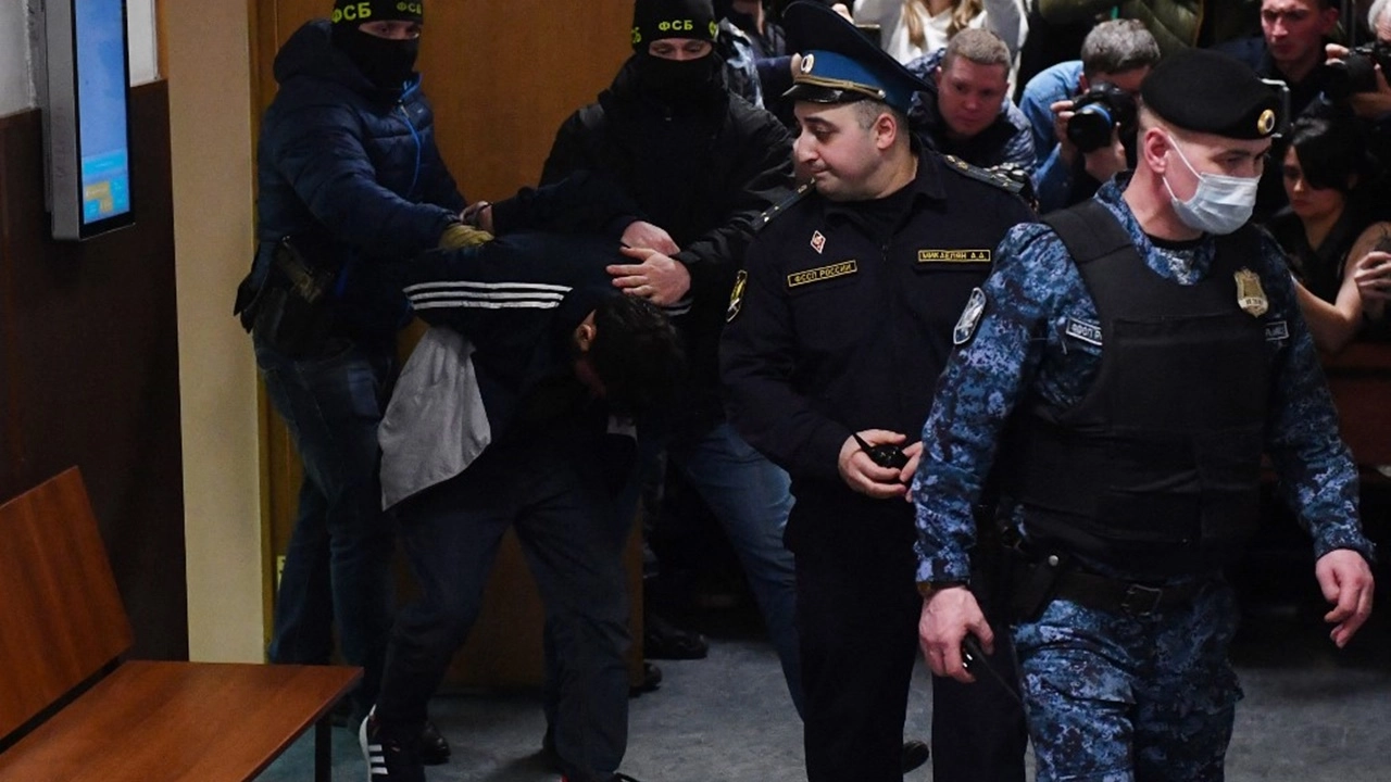 คลิปว่อนเน็ต ผู้ต้องสงสัยกราดยิงมอสโกโดนทรมาน-บังคับกินหูตัวเอง