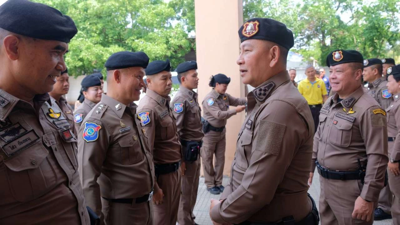 "บิ๊กต่าย" ตรวจเยี่ยม สภ.โนนสูง และ ตร.ทท.โคราช ย้ำการป้องกันอาชญากรรม