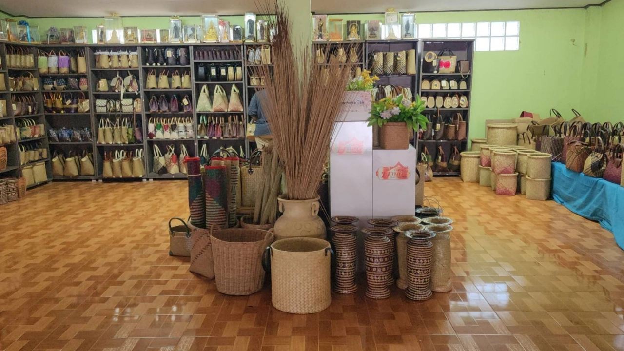 กลุ่มจักสานกระจูดมาบเหลาชะโอน เชื่อซอฟต์พาวเวอร์ท้องถิ่น ทำให้ชาวบ้านมีรายได้