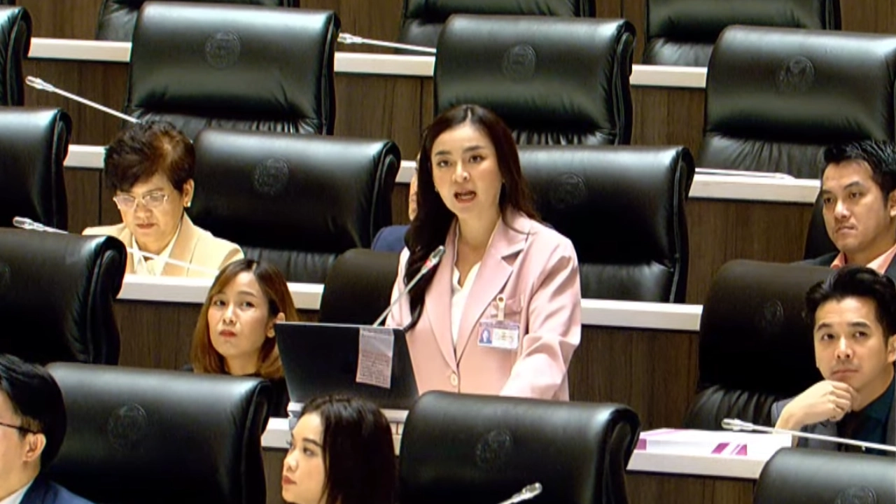 “สส.พนิดา ก้าวไกล” ชงตัดงบฯ ตร. 3% ถามซื้ออาวุธอื้อ จะใช้กับใคร