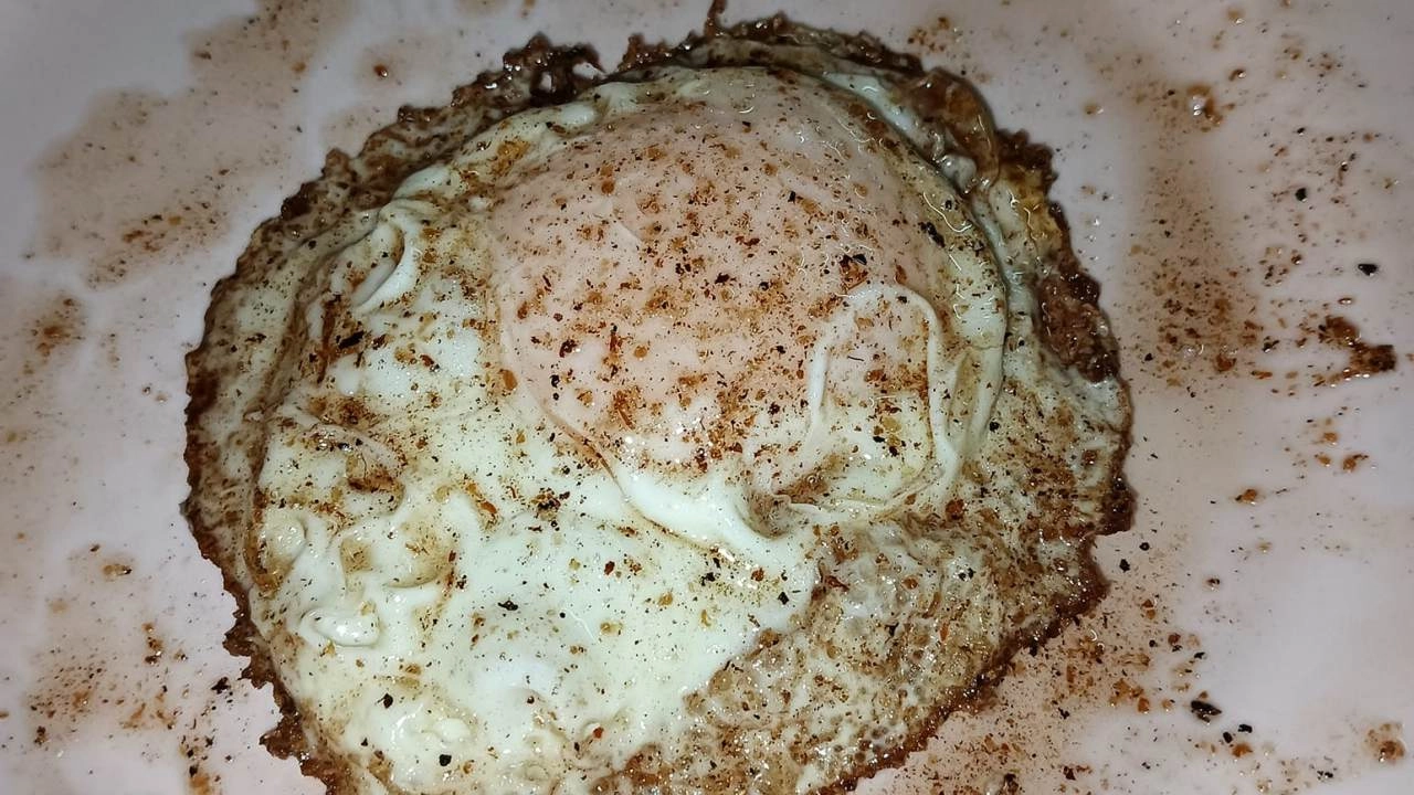 นึกว่าโรยพริกไทย สาวสั่ง "ไข่ดาว" แต่ไม่กล้ากิน เผยเหตุผลที่ไม่เสียดายเงิน