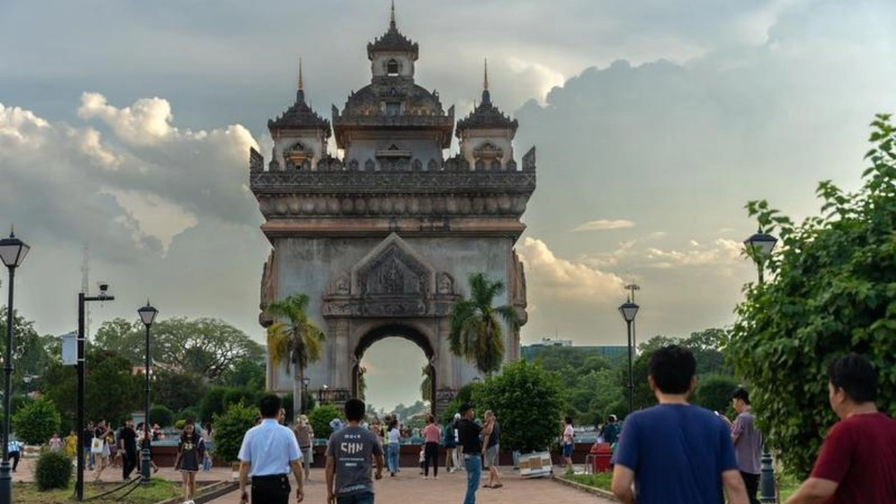 รบ.ลาว ปรับขึ้นอัตรา ‘ภาษีมูลค่าเพิ่ม’ หวังช่วยแก้ปัญหาเศรษฐกิจ