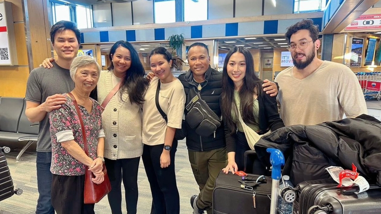 นักร้องลูกทุ่งดัง นับถอยหลังเป็นคุณตาป้ายแดง บินด่วนดูหน้าหลานถึงแคนาดา