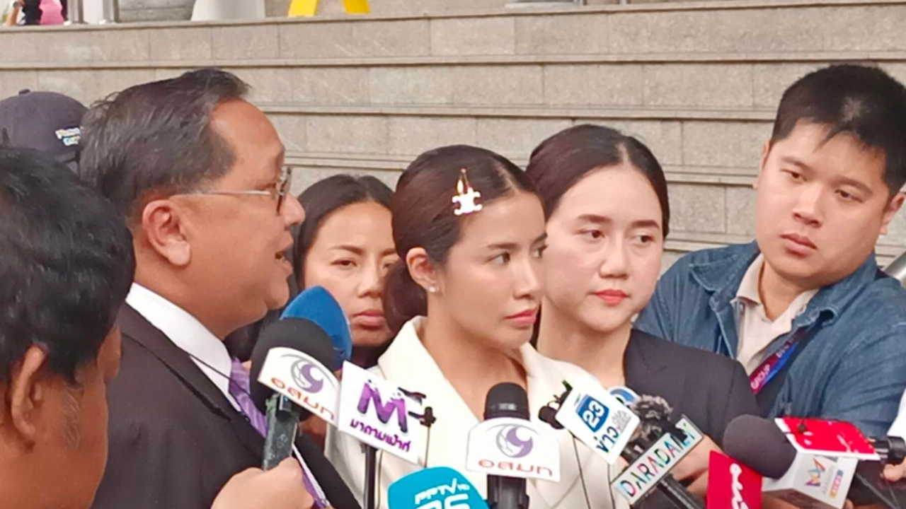 ศาลยกฟ้องคดีผู้เสียหายฟ้อง ใบเตย-ดีเจแมน ยังเหลือคดีหลัก Forex-3D 