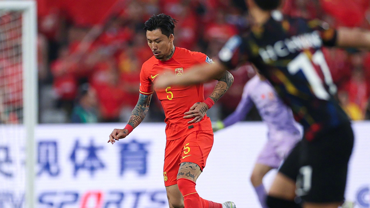กัปตัน “ทีมชาติจีน” ประกาศเลิกเล่นทีมชาติ รับไม่ได้เสมอ “สิงคโปร์” ศึกคัดบอลโลก