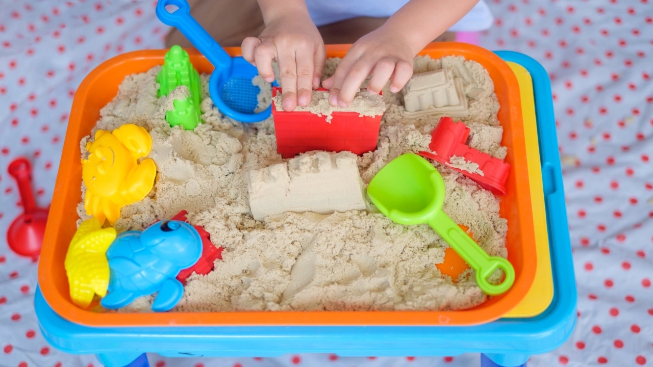 พ่อแชร์อุทาหรณ์ "ลูกสาว" ถูกเด็ก 4 ขวบปาทรายเข้าตา จนไม่กล้าเล่นกับคนอื่น