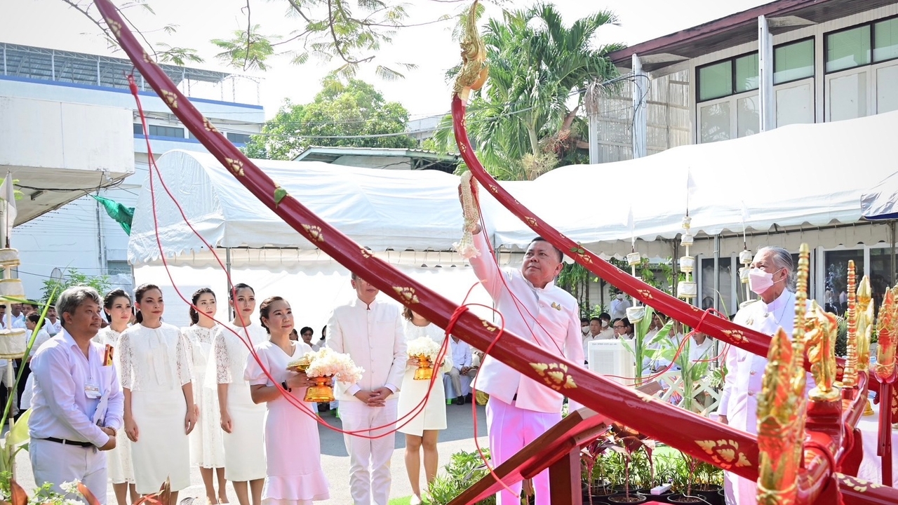 ปลัดกระทรวงเกษตรฯ เป็นประธานทำพิธีบวงสรวงคันไถ งานพระราชพิธีพืชมงคลฯ 67