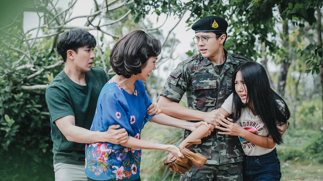 ขวัญฤทัย EP.5 แม่มณี วีนแตกด่าทอ ขวัญฤทัย ที่ไปประกวดนางงาม จนเตลิดหนีหายไป