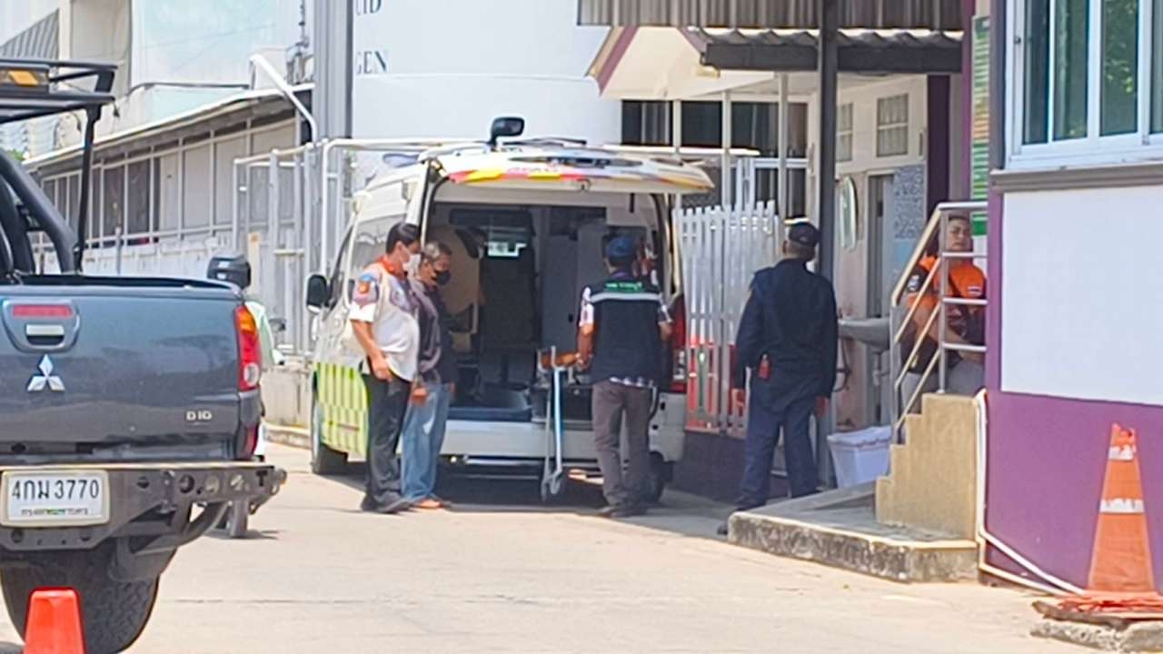 "เอ๋ ปารีณา" เศร้า รับศพพ่อ "ทวี ไกรคุปต์" รอโกศพระราชทาน น้ำหลวงอาบศพ