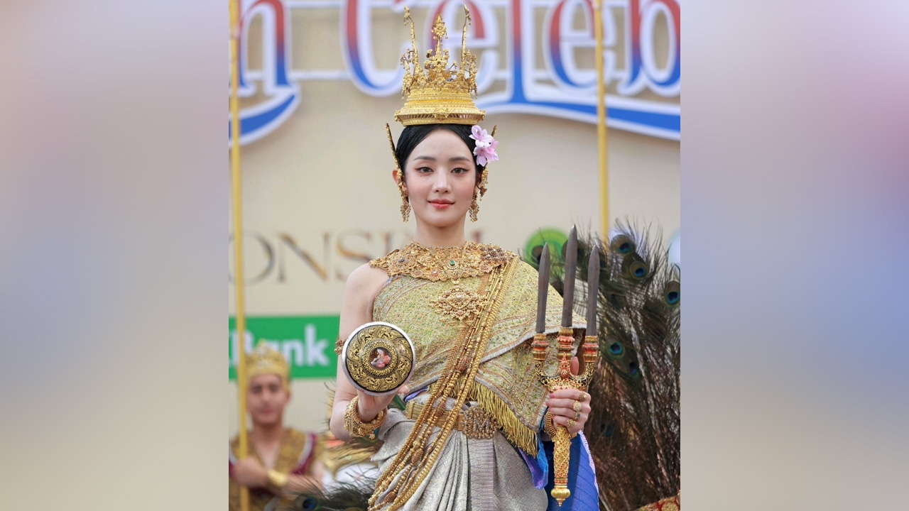 “มินนี่ (G)I-DLE” สวยจึ้ง! แปลงโฉมเป็นนางสงกรานต์มโหธรเทวีครั้งแรก