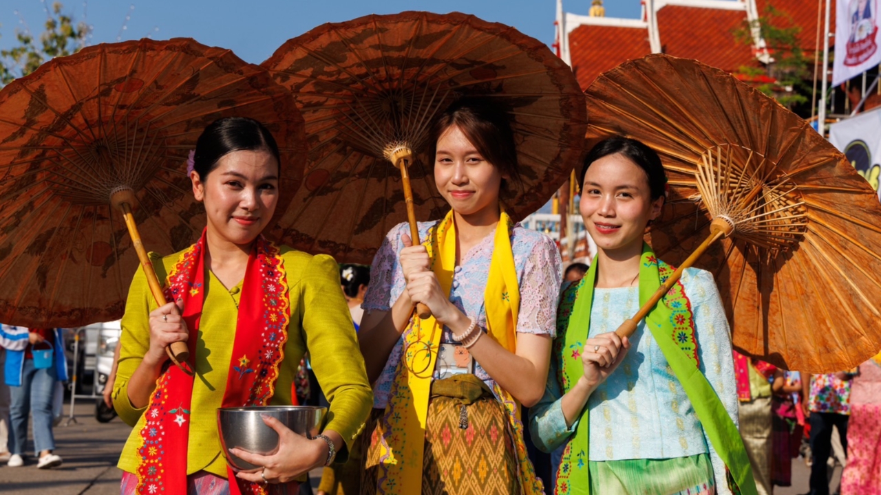 ชมสงกรานต์ชาวมอญ จัดงานบุญยาว 7 วัน สืบสานประเพณีดั้งเดิม