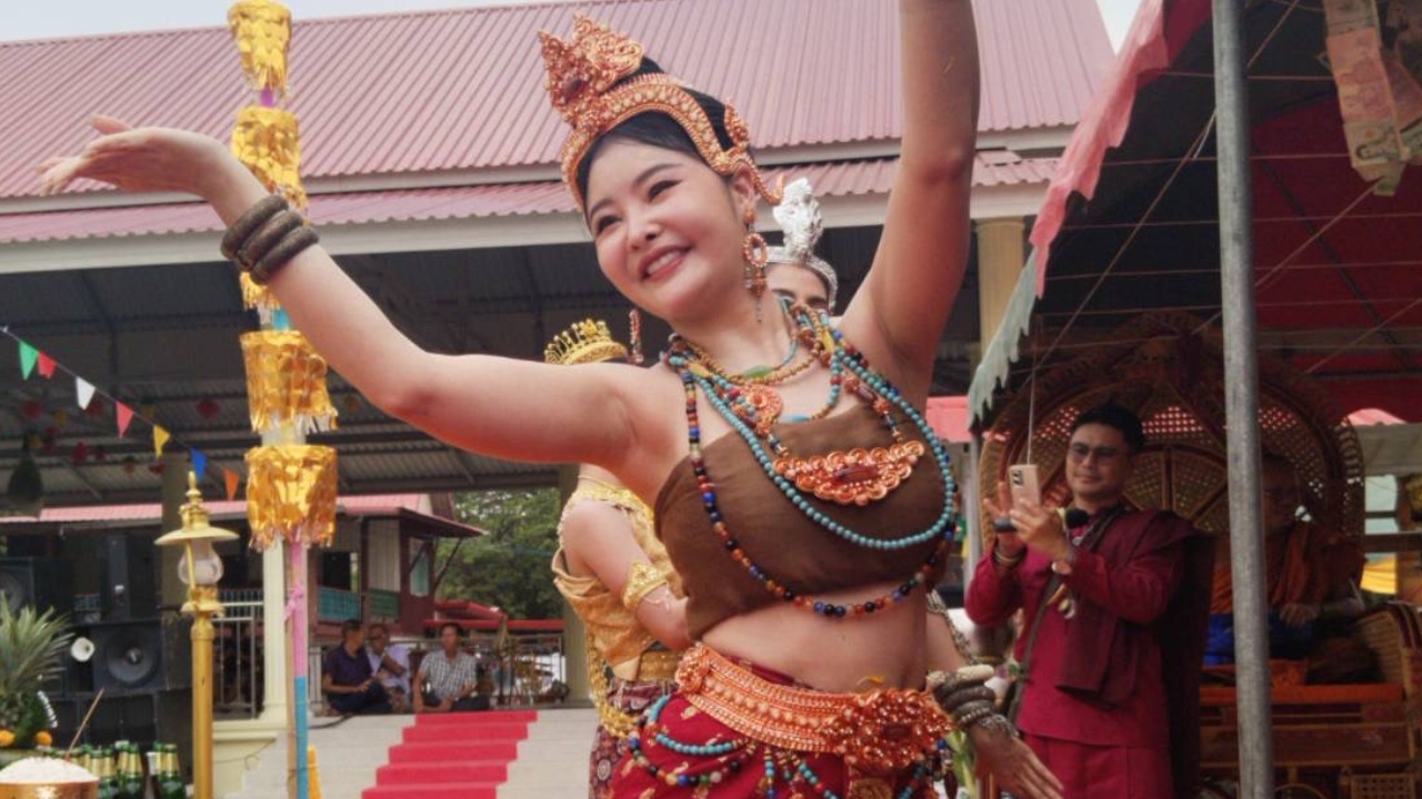 งดงาม ลิลลี่เหงียน สืบสานประเพณีอีสาน รำถวายปู่พญานาค ไม่ลืมเลขเด็ดให้คอหวย