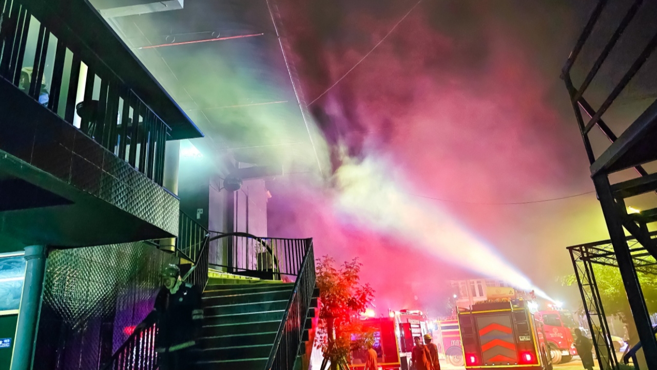 ไฟปริศนา ไหม้ผับแห่งใหม่ เตรียมเปิดที่สัตหีบ เสียหายนับแสน