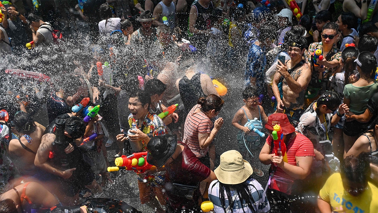 บรรยากาศสงกรานต์-การเมือง