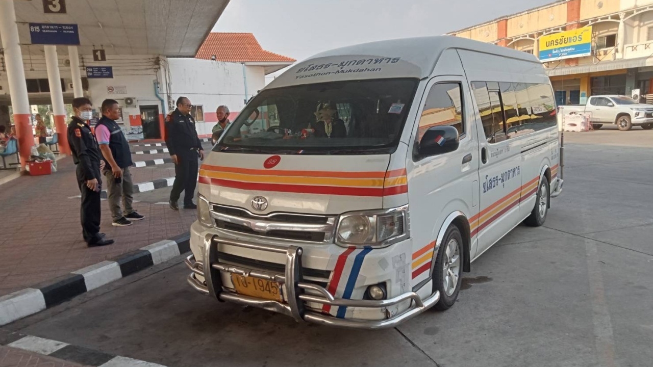 หมอวิเคราะห์ สาเหตุ 5 ผู้โดยสารรถตู้ "อ้วก-หมดสติ" อันตรายถึงขั้นเสียชีวิตได้