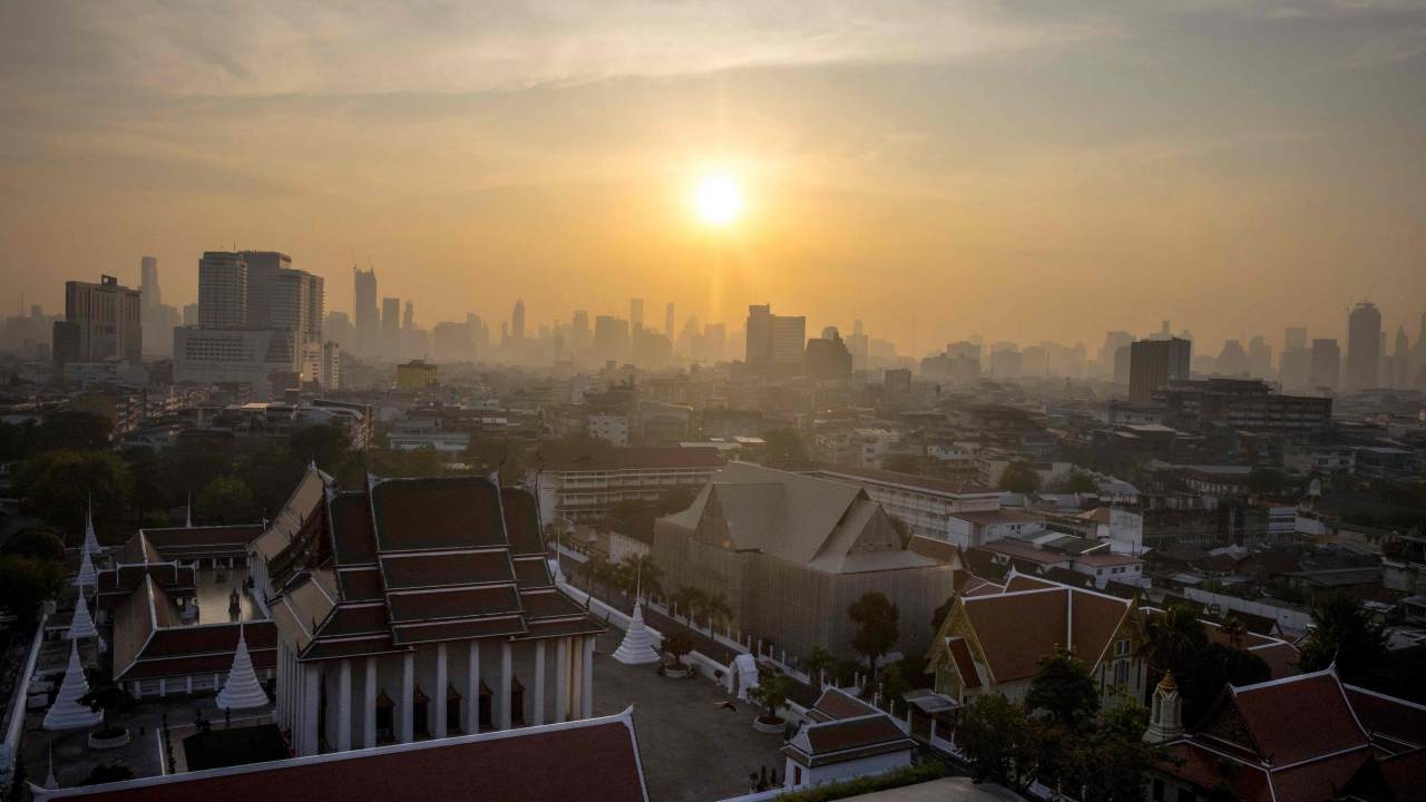 เช้านี้ค่าฝุ่น PM 2.5 หลายจังหวัดยังเกินมาตรฐาน กทม. อยู่ระดับสีส้ม 5 พื้นที่