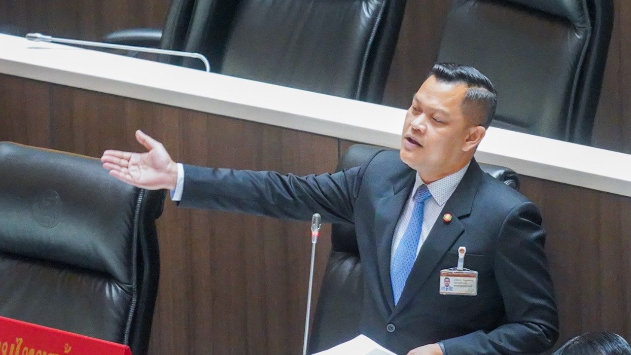 “ธนกร” อัด ก้าวไกล จงใจสร้างดราม่ากฎหมายแรงงาน ปัดรัฐบาลอุ้มนายทุน