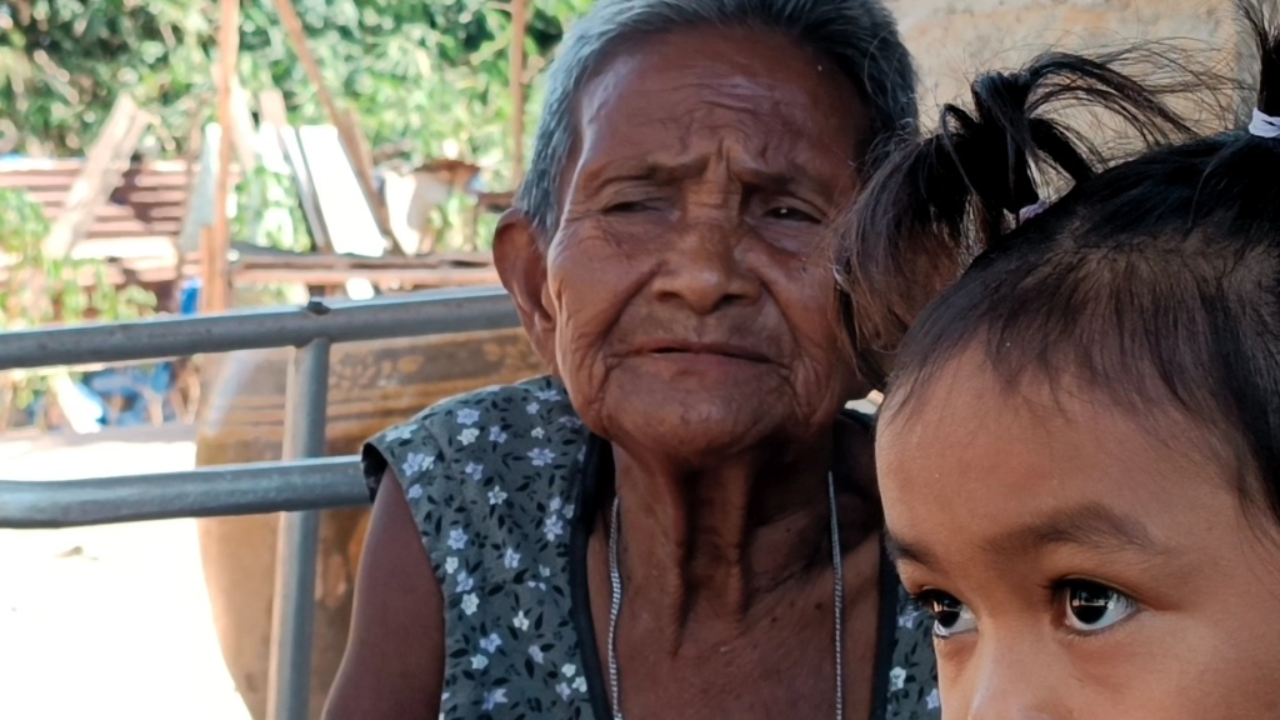สุดรันทด ทวดตาบอดดูแลเหลน 4 ขวบลำพัง ยังชีพด้วยเบี้ยคนชราพิการ 1,500
