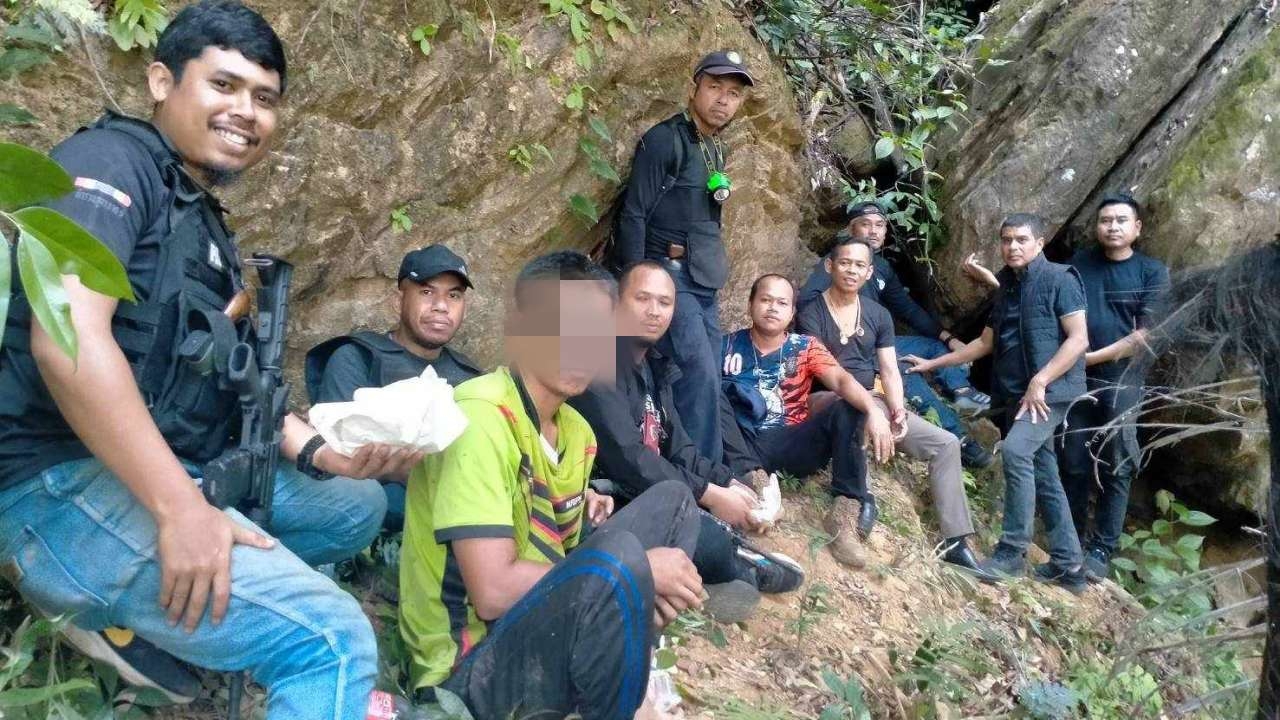 ตร.ปีนเขาโรยตัว 3 ชม. จับแหล่งซุกยาบ้า บนยอดเขาสูง ยึด 8.8 แสนเม็ด