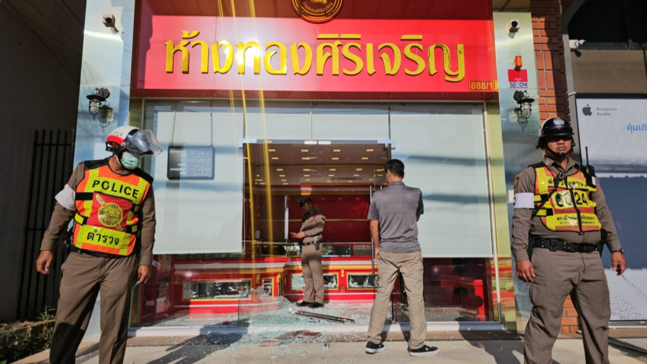 ร้อนจัด กระจกร้านทองแตก พนักงานขายผวา รีบหอบทองเข้าตู้เซฟ